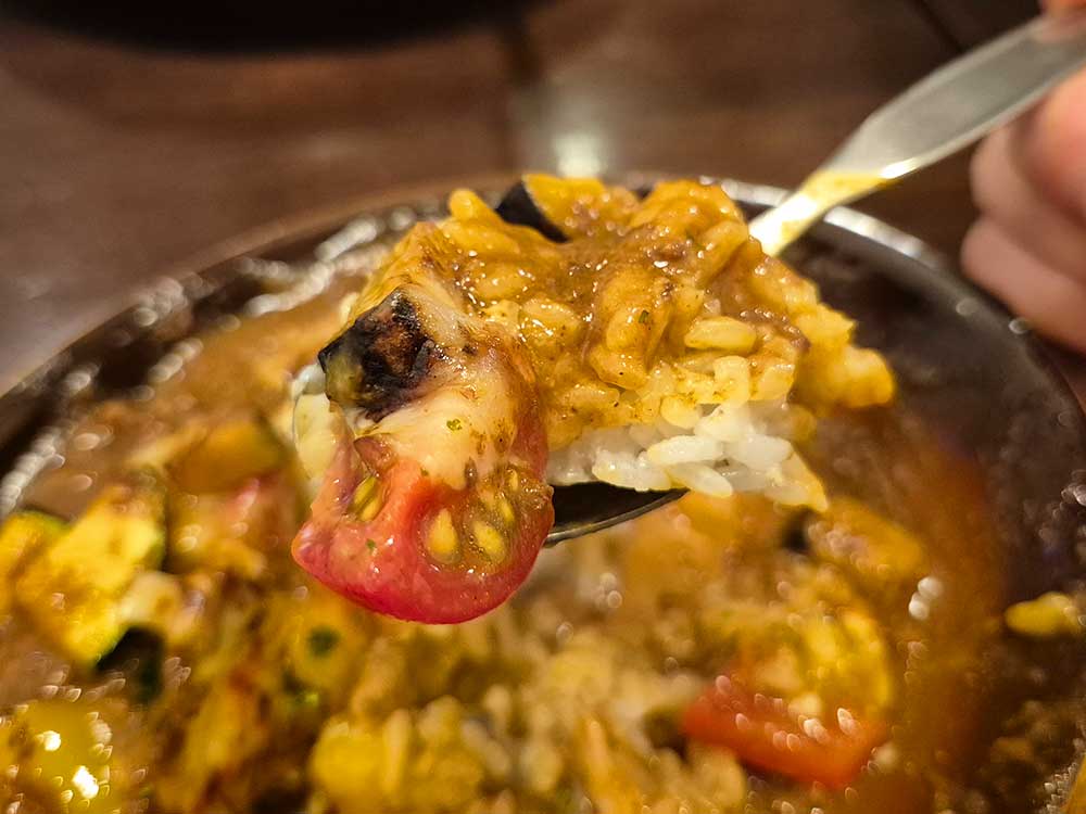 洋食cotocotoの焼きカレースプーン上げ