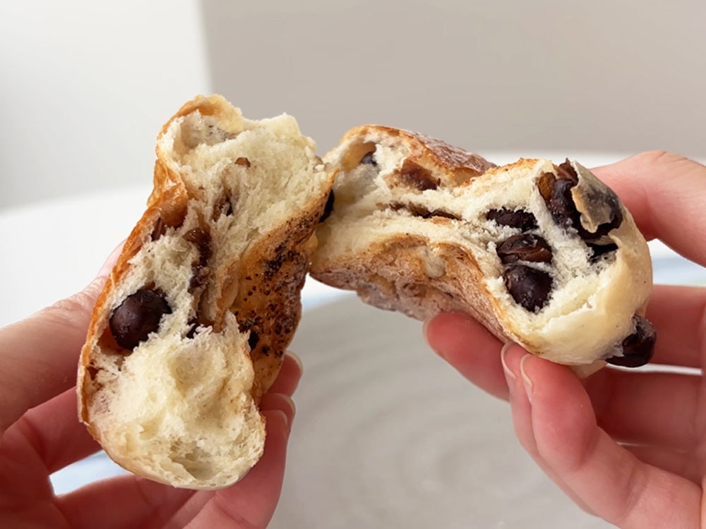 濱田屋本店の豆ぱん断面