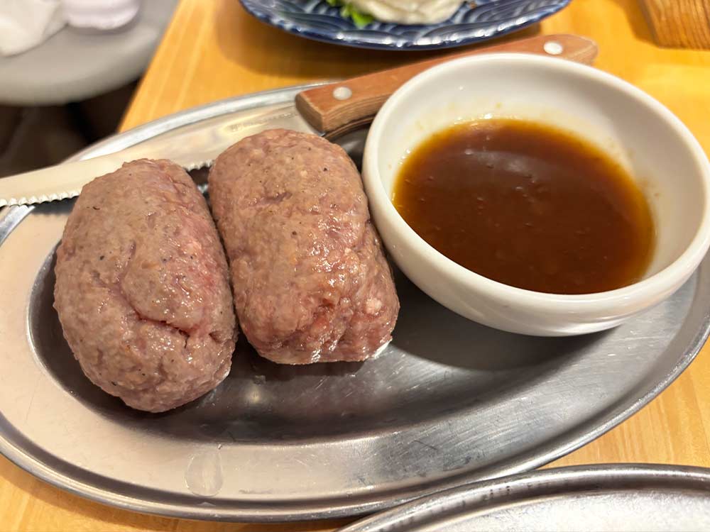 煙力のハンバーグ2つ