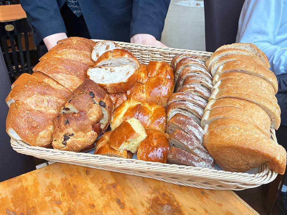 神戸屋レストランのパン食べ放題