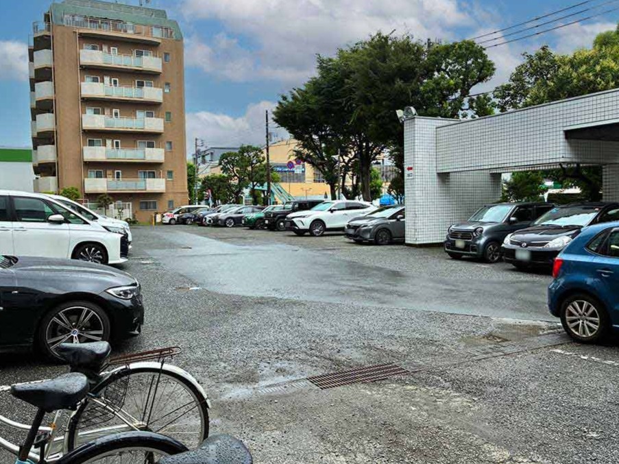 神戸屋レストランの駐車場