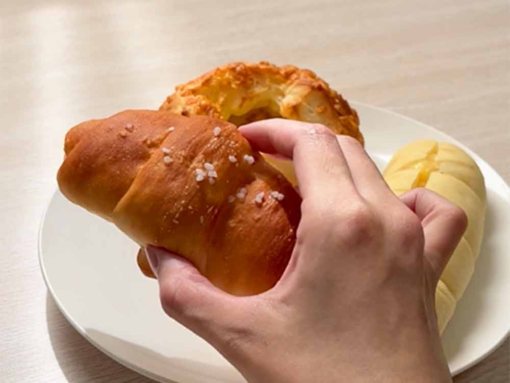 米粉のマルドンソルト塩バターパン（210円）