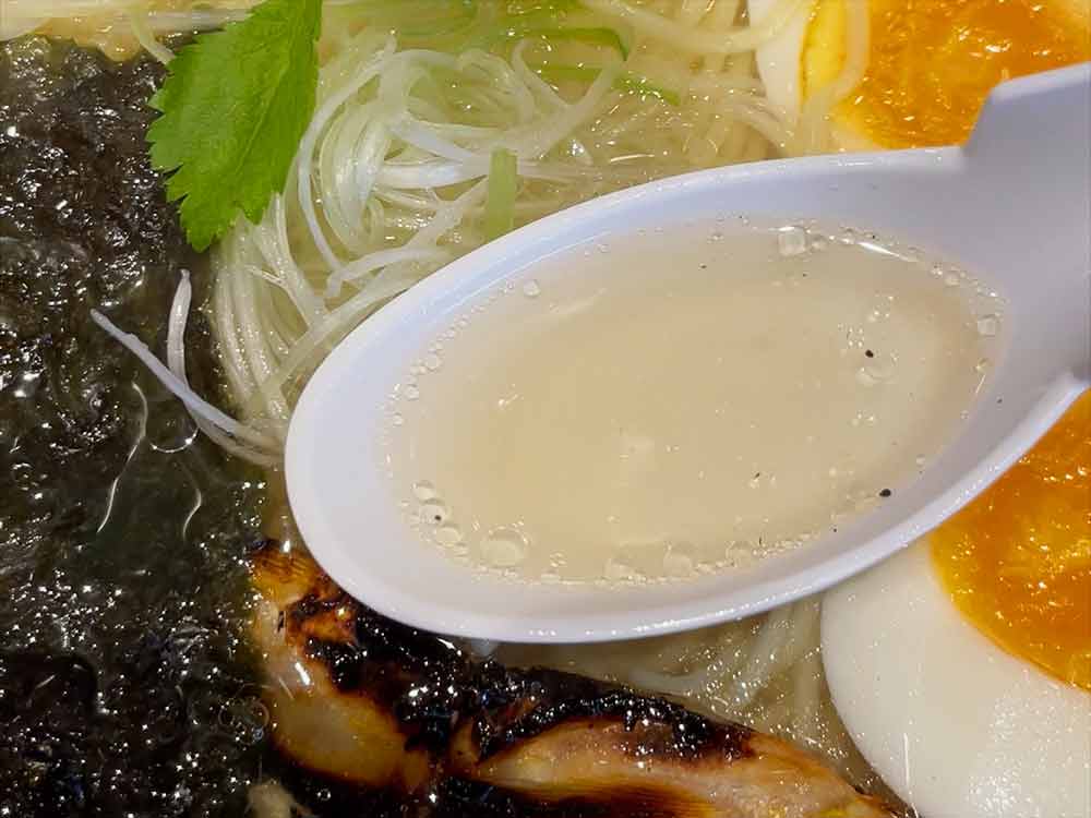 鮎ラーメンのスープ