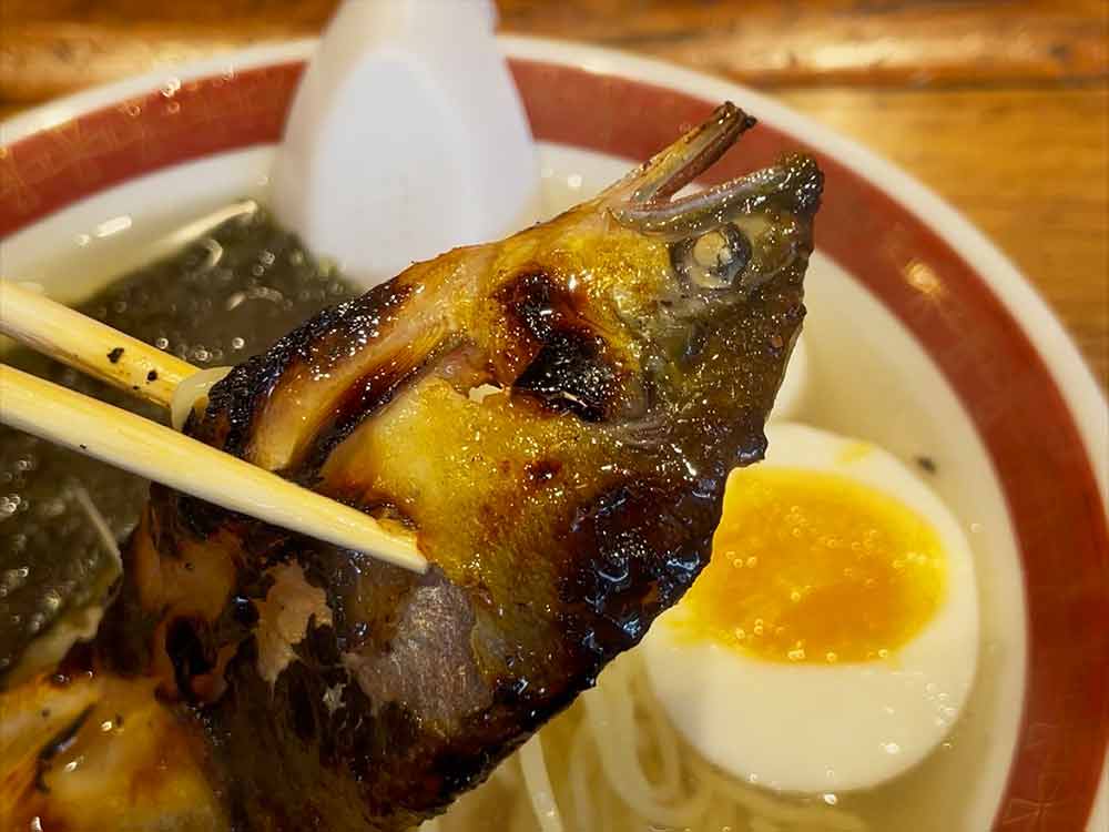鮎ラーメンの鮎