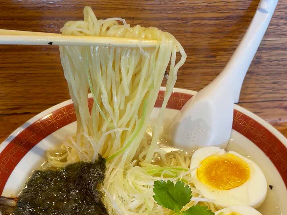 鮎ラーメンの麺